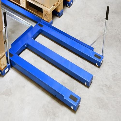 Heavy-duty floor mounted pull-out units