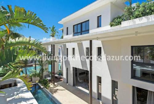 New contemporary villa Cannes Palm Beach