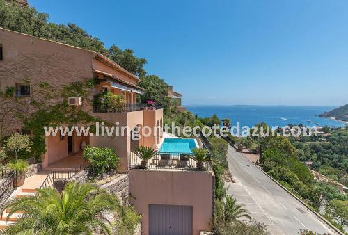 Lovely holiday villa with pool in Theoule sur Mer
